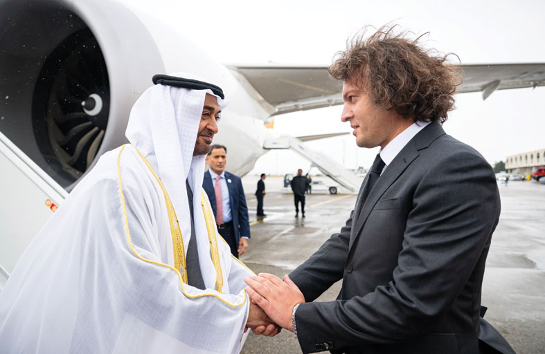 رئيس الدولة يؤكد حرص الإمارات على تعزيز شراكاتها التنموية مع دول القوقاز بما يرسخ الاستقرار والسلام لشعوبها 