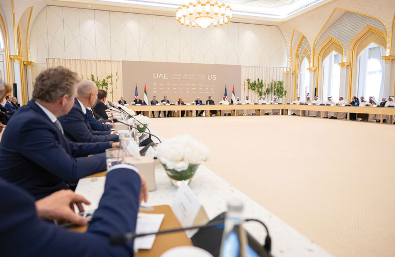 ولي عهد أبوظبي والرئيس الأمريكي يشهدان حوار الأعمال الإماراتي الأمريكي 