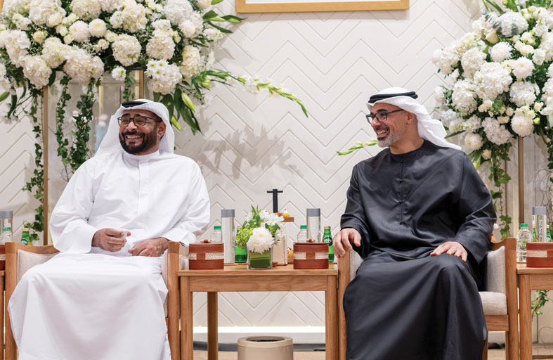 خالد بن محمد بن زايد يشهد العرس الجماعي لقبيلة العوامر 