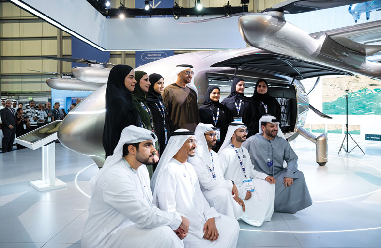 رئيس الدولة يزور فعاليات اليوم الثالث لمعرض دبي للطيران 2025 ويلتقي وزير الدفاع الإيطالي 