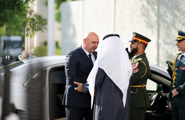 رئيس الدولة يؤكد دعم الإمارات كل ما يحقق تطلعات الشعب اللبناني الشقيق نحو الاستقرار والتنمية والازدهار 