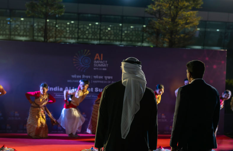 ولي عهد أبوظبي يصل إلى نيودلهي للمشاركة في أعمال «قمة تأثير الذكاء الاصطناعي» 