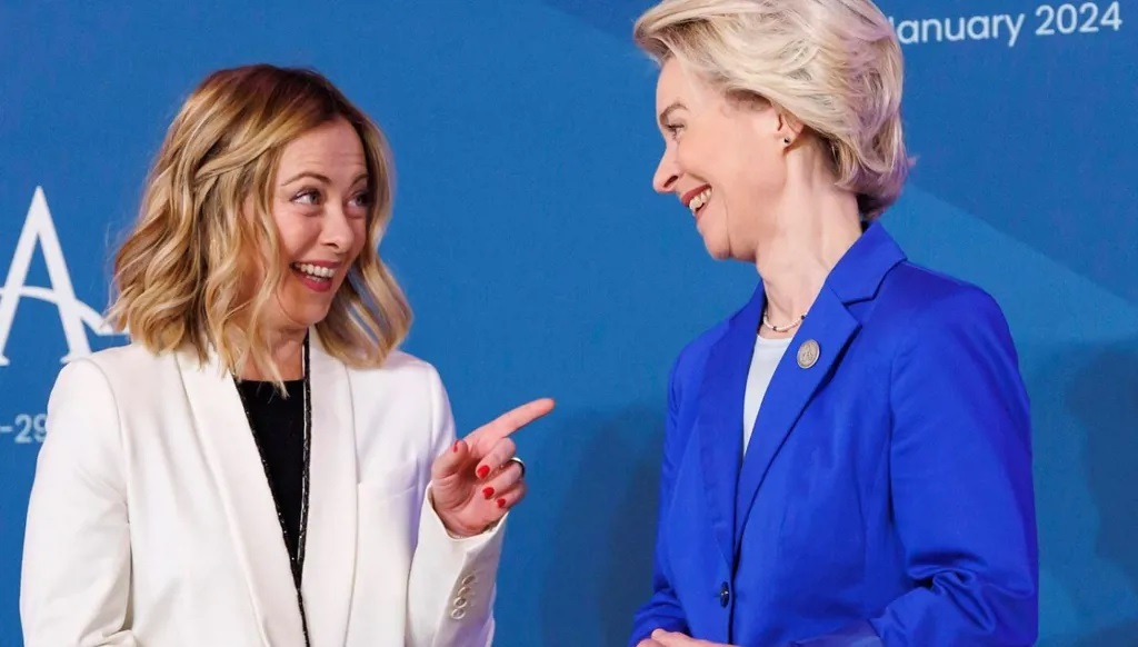 يٌجبر القوى العالمية على تعديل سياساتها الخارجية  و يَجُرها  إلى فوضى في النظام الدولي : إعصارُ دونالد ترامب 