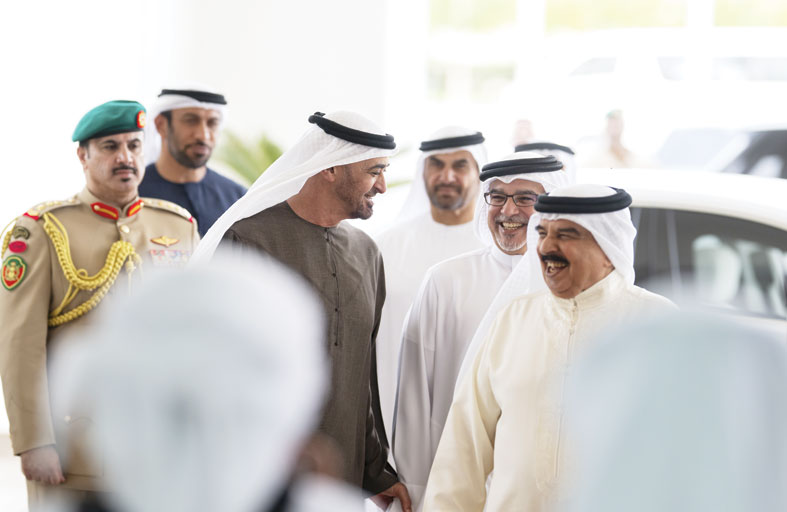 رئيس الدولة والملك حمد بن عيسى يبحثان المستجدات الإقليمية وتداعياتها الخطيرة على الأمن الدولي  