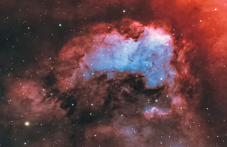 «مرصد الختم الفلكي» في أبوظبي يوثق عنقود الشجرة وسديم المخروط 