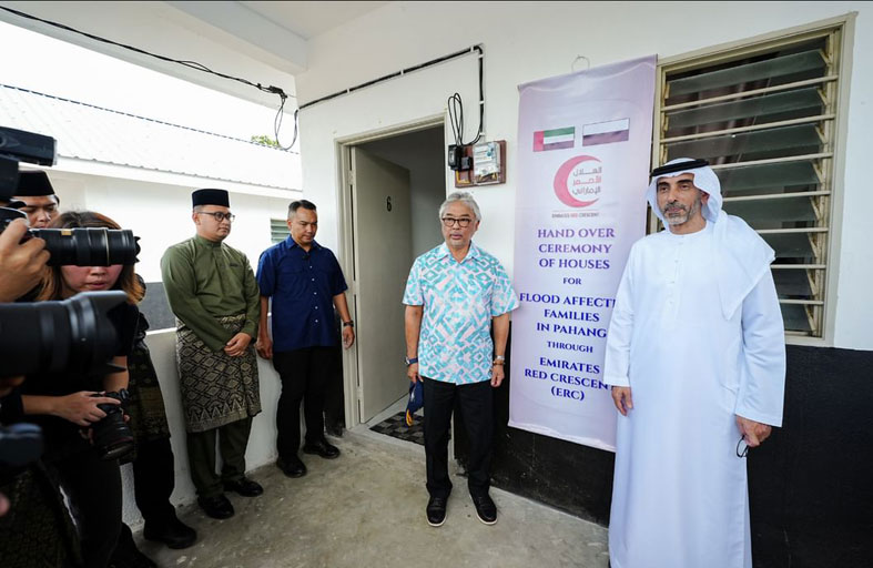الهلال الأحمر الإماراتي يدشن المرحلة الأخيرة لمشروع المنازل للمتضررين من الفيضانات في ماليزيا 