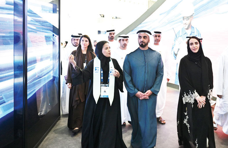سيف بن زايد يزور «أديبك 2025» ويشيد بحلول الطاقة المستدامة والابتكار التقني 