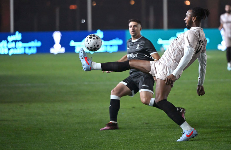 راشد بن منصور بن زايد يشهد ختام الجولة الأولى ويفتتح «كأس البلاي ستيشن» 