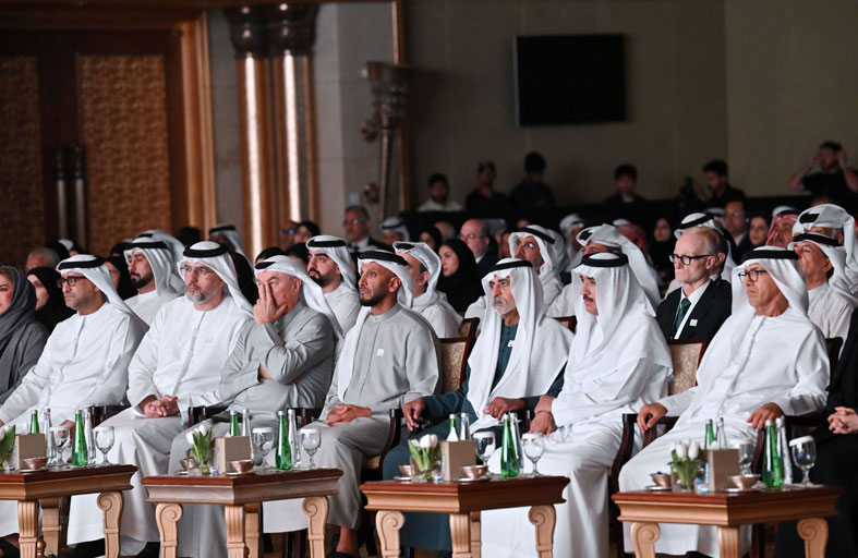 نهيان بن مبارك يكرم 40 فائزاً بجائزة خليفة التربوية على المستويات المحلية والعربية والدولية 