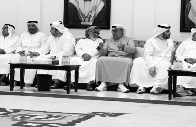  شيوخ ومواطنون ومقيمون يقدمون واجب العزاء إلى ذوي الفقيد عبيد حميد المزروعي  