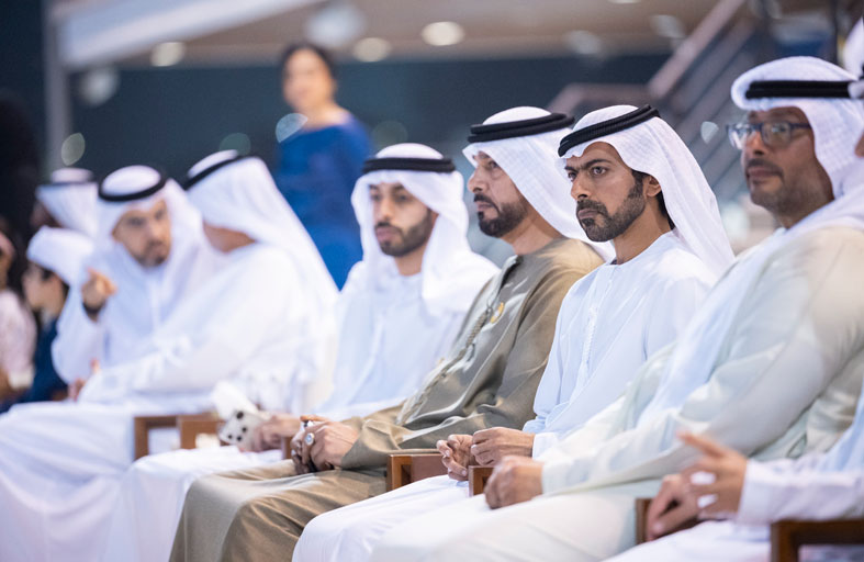 خليفة بن طحنون بن محمد يشهد ختام النسخة الـ 33 من كأس صاحب السموّ رئيس الدولة للخيول العربية الأصيلة 