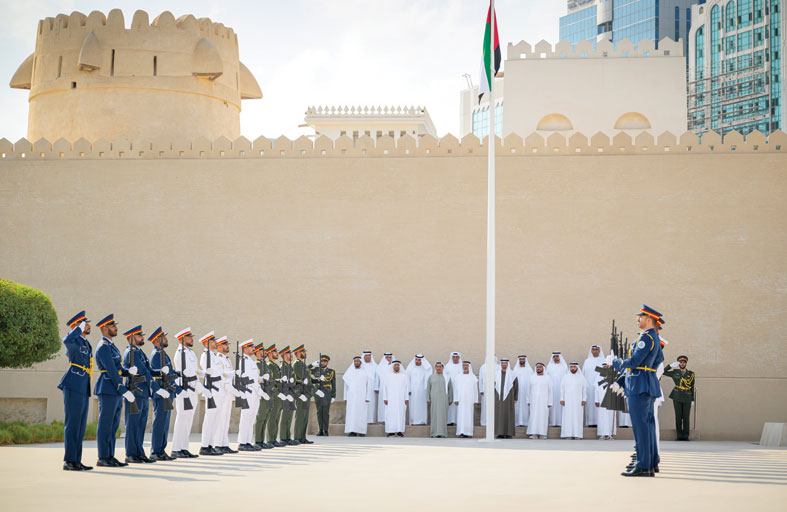 رئيس الدولة يؤكد إخلاص أبناء الوطن وتفانيهم جيلاً بعد جيل في خدمته 