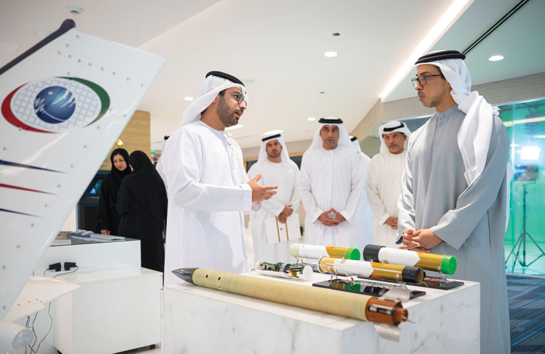 منصور بن زايد يزور المركز الوطني للأرصاد ويطلع على أبرز مشاريعه وتقنياته المتقدمة 
