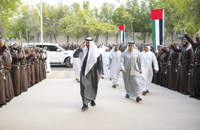 رئيس الدولة والشيوخ يحضرون حفل زفاف زايد بن طحنون بن محمد 