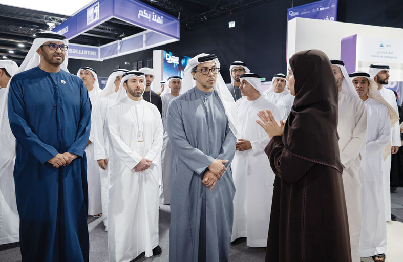 منصور بن زايد: الإمارات حاضنة لمختلف الصناعات الحيوية على مستوى المنطقة والعالم 