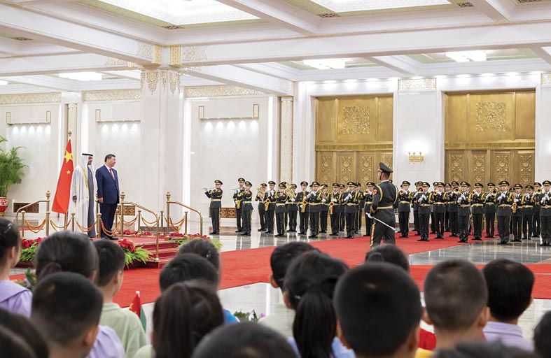 جرت لسموه مراسم استقبال رسمية.. الرئيس الصيني يستقبل رئيس الدولة 