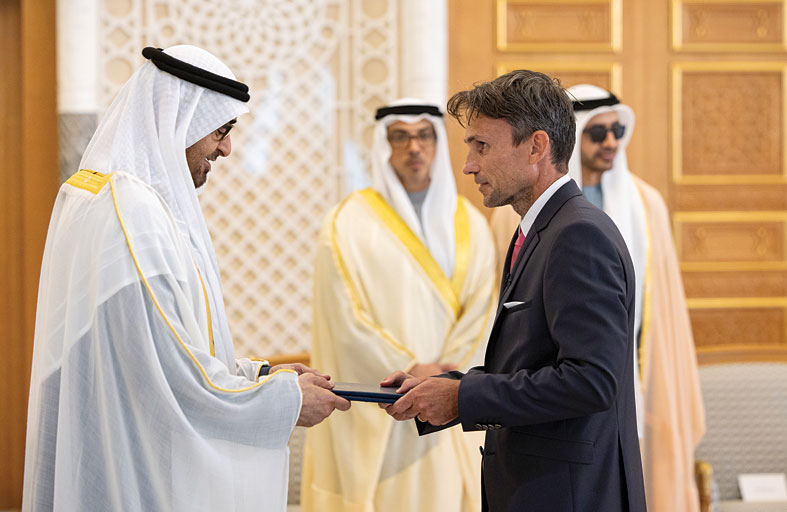 أمام رئيس الدولة..سفير الإمارات لدى البرازيل يؤدي اليمين وسموه يتسلم أوراق اعتماد عدد من السفراء الجدد لدى الدولة 