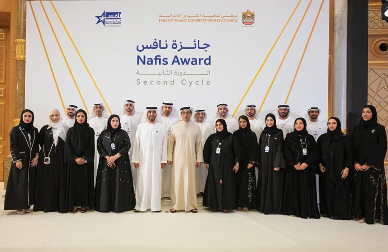 منصور بن زايد يكرم الفائزين في الدورة الثانية لجائزة «نافس» 