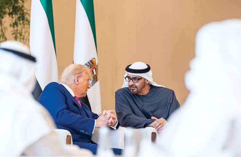 جرت له مراسم استقبال رسمية في قصر الوطن..رئيس الدولة يستقبل الرئيس الأميركي 