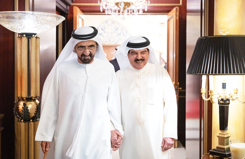 رئيس الدولة يلتقي ملك البحرين بحضور محمد بن راشد ومنصور بن زايد 