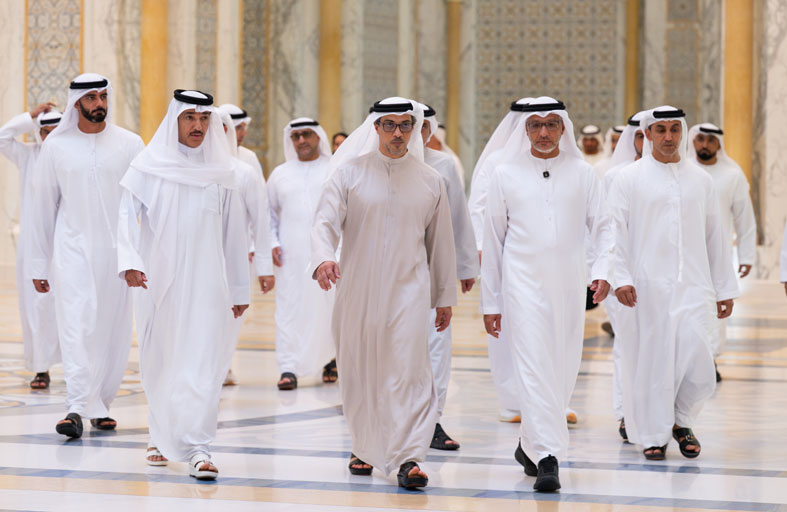 منصور بن زايد يفتتح معرض «إماراتُ الدُّرِ والطيب: إرثٌ متأصلٌ ومستقبلٌ متجدّد» في قصر الوطن احتفاءً بعبق التاريخ الإماراتي وأصالة مفرداته 