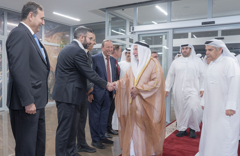 حاكم الشارقة يفتتح منتجع خورفكان بتكلفة 700 مليون درهم 