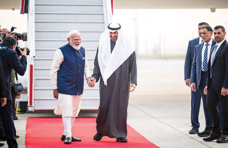 رئيس الدولة ورئيس وزراء الهند يؤكدان أهمية تعزيز التنمية والاستقرار والازدهار في العالم  