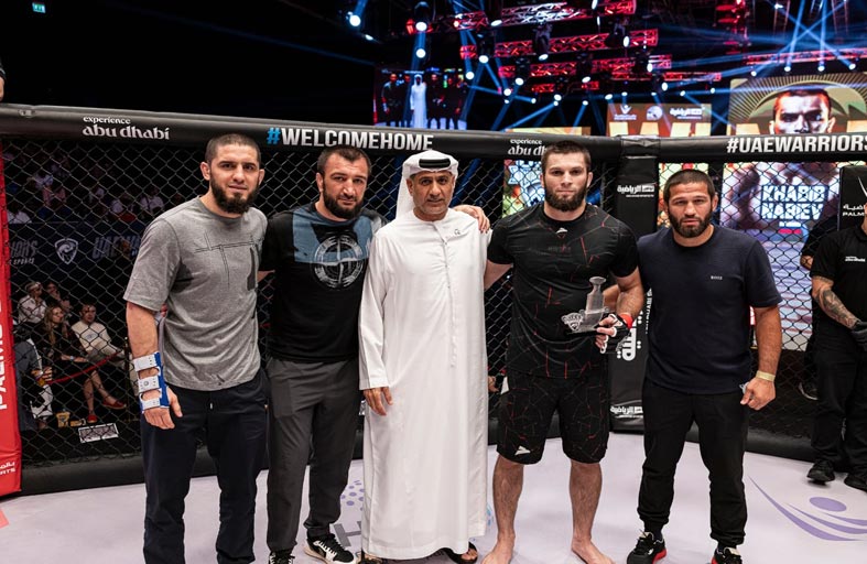 الروسي عمرو محمدوف يحافظ على لقب «وزن الخفيف» في «محاربي الإمارات» 