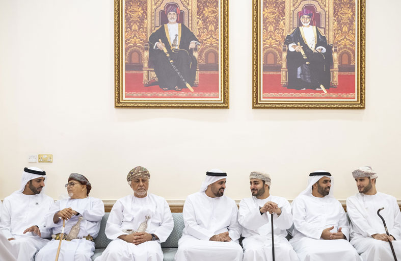 ذياب بن محمد ينقل تعازي رئيس الدولة إلى سلطان عمان في وفاة والدة السيدة الجليلة 
