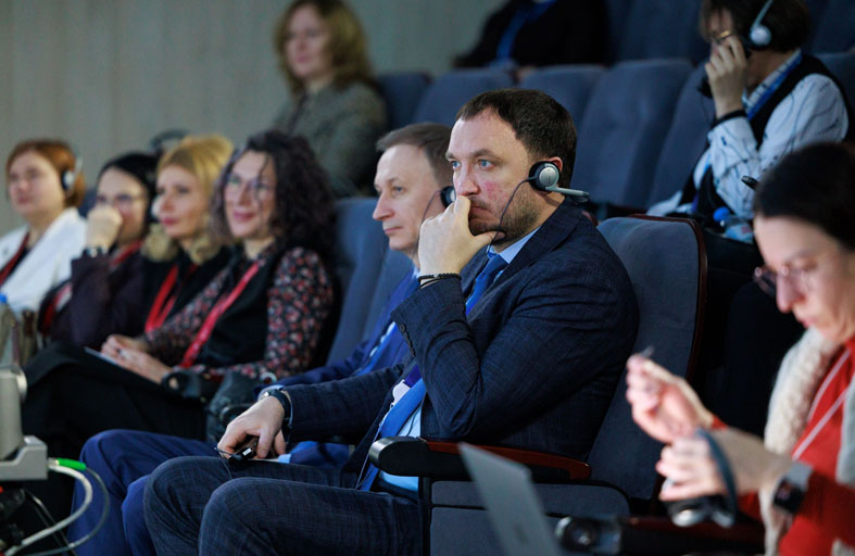 «تريندز» يستشرف مستقبل السياسات التنظيمية واقتصاد الانتباه في المؤتمر الدولي للإدارة العامة بروسيا 