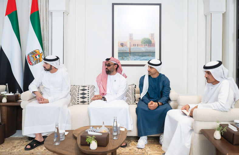 رئيس الدولة يبحث مع وزير الدفاع السعودي علاقات التعاون وتطورات الأوضاع في المنطقة 