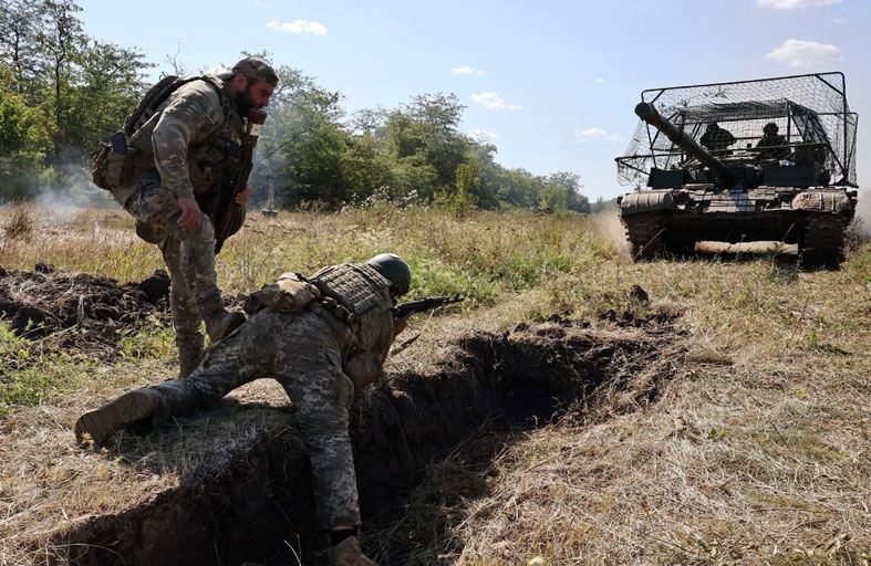 فضيحةُ فَسادٍ في قطاع الطاقة تٌضعِفُ موقفَ  زيلينسكي لتورُط أحد أصدقائه المُقَربين فيها    