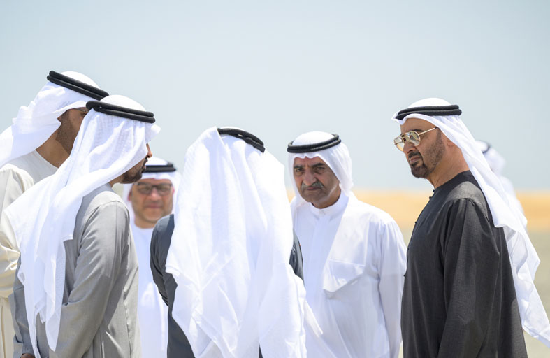 رئيس الدولة يلتقي حمد الشرقي ويقوم بجولة تفقدية في ميناء الفجيرة 