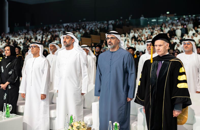 خالد بن محمد بن زايد يشهد حفل تخريج طلبة جامعة خليفة 