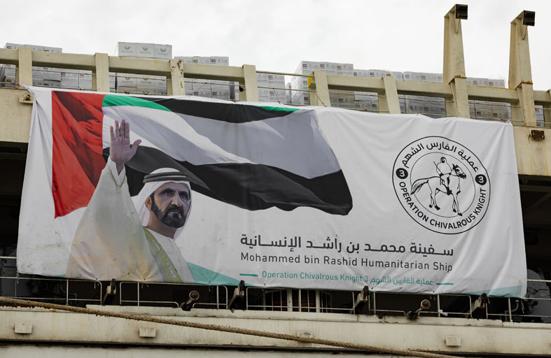 تحميل «سفينة محمد بن راشد الإنسانية» في ميناء خليفة «كيزاد» بأكثر من 10 ملايين وجبة دعماً لسكان غزة 