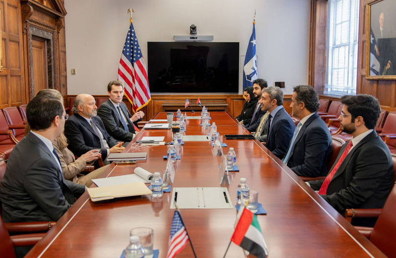 عبدالله بن زايد يلتقي وزير التجارة الأمريكي في واشنطن 