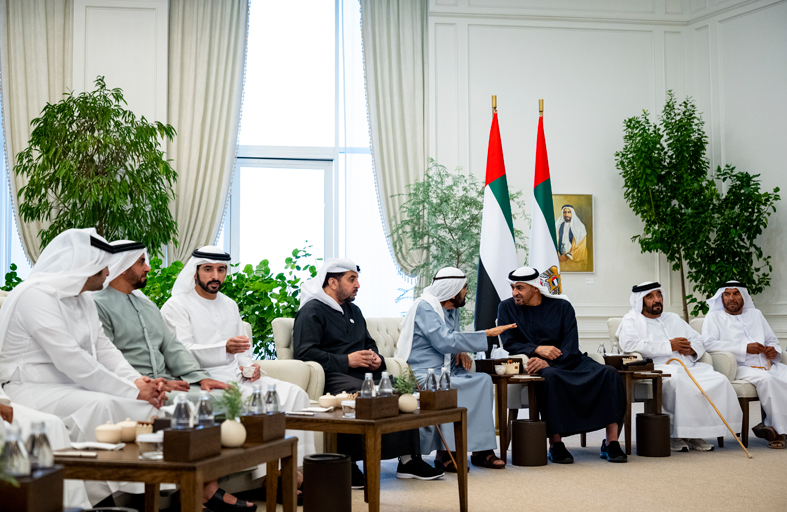 رئيس الدولة ومحمد بن راشد يشيدان بشجاعة الطاقم ويؤكدان أن الحفاظ على أمن الإنسان وسلامته هما الأولوية القصوى  