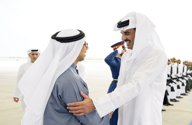 رئيس الدولة وأمير قطر يبحثان التطورات في المنطقة والاعتداءات الإيرانية الإرهابية  