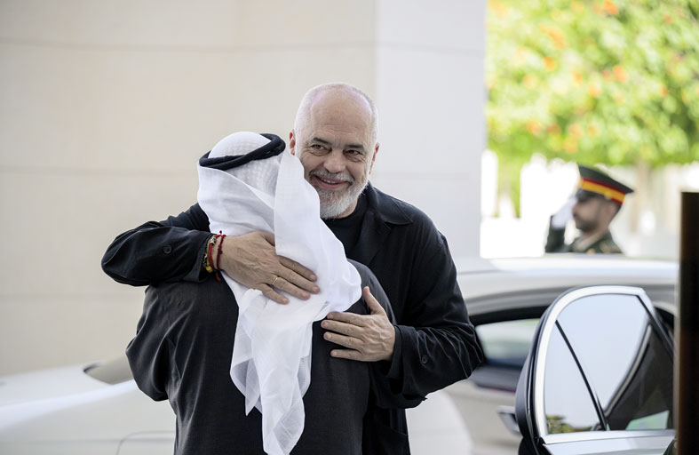 رئيس الدولة يبحث مع رئيس وزراء ألبانيا العلاقات الثنائية والاعتداءات الإيرانية الإرهابية  