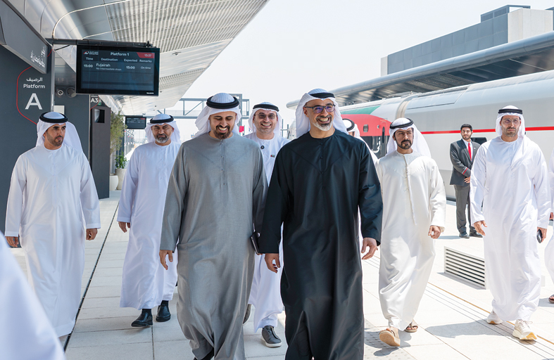 خالد بن محمد بن زايد يدشّن محطة قطار الركاب بمدينة محمد بن زايد ويشهد الإعلان عن شبكة خط السكك الحديدية لنقل الركاب 