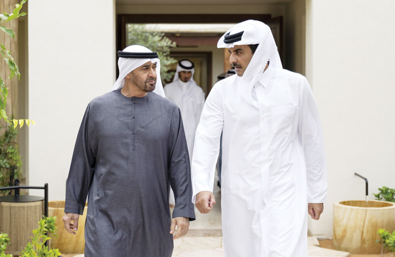 رئيس الدولة وأمير قطر يبحثان التطورات في المنطقة والاعتداءات الإيرانية الإرهابية  