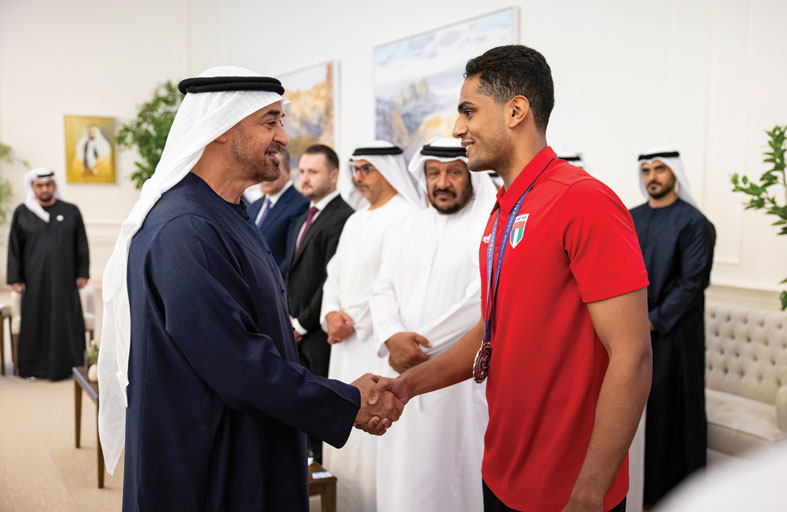 رئيس الدولة يؤكد أهمية مواكبة الرياضة الإماراتية ما تشهده الدولة من تطور وتقدم في مختلف المجالات التنموية  