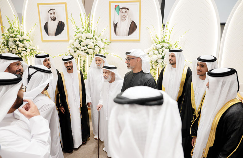 خالد بن محمد بن زايد يشهد العرس الجماعي لقبيلة العوامر 