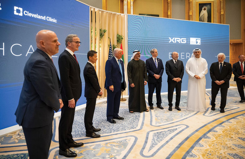 ولي عهد أبوظبي والرئيس الأمريكي يشهدان حوار الأعمال الإماراتي الأمريكي 