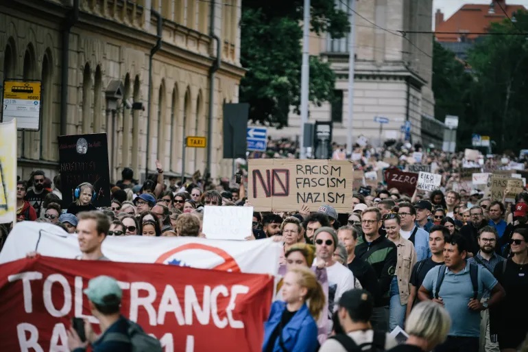 السياسةُ الفنلنديةُ تَهْتزُ بفضيحةٍ عنصريةٍ جديدة.... 