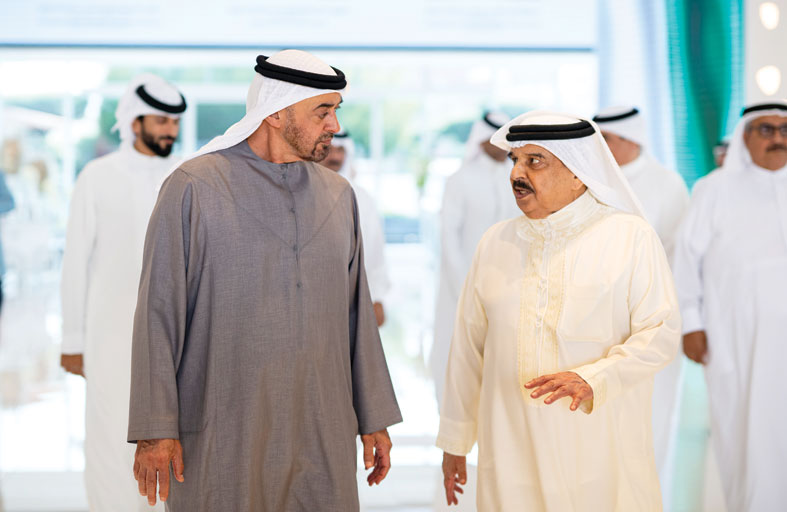 رئيس الدولة وملك البحرين يبحثان العلاقات الأخوية والتطورات الإقليمية 