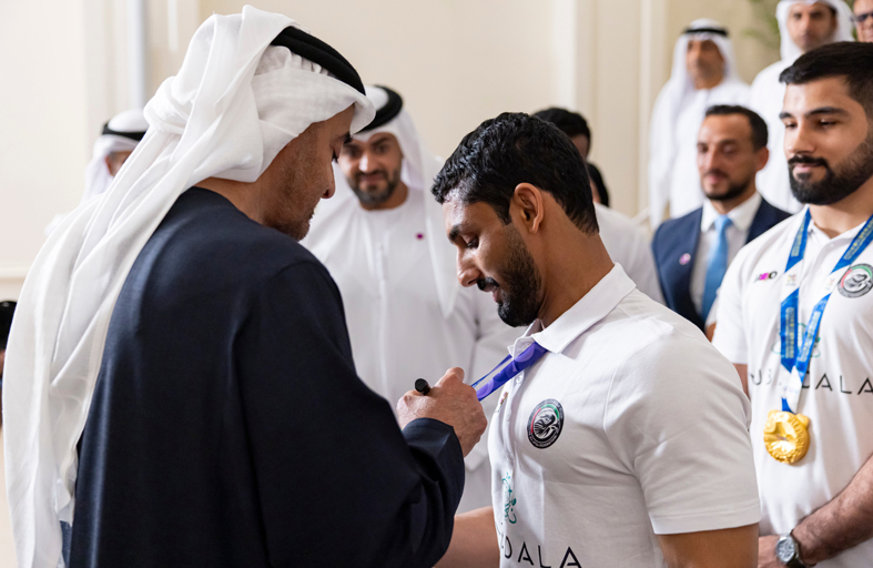 رئيس الدولة: الإمارات تولي القطاع الرياضي اهتماماً كبيراً بما يعزز ريادتها ومكانتها عالمياً  