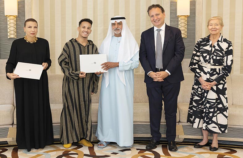 نهيان بن مبارك يكرم الفائزين بجوائز مجموعة أبوظبي للثقافة والفنون  