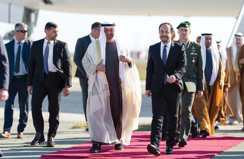 جرت لسموه مراسم استقبال رسمية..رئيس الدولة يصل القصر الرئاسي في نيقوسيا يرافقه الرئيس القبرصي 