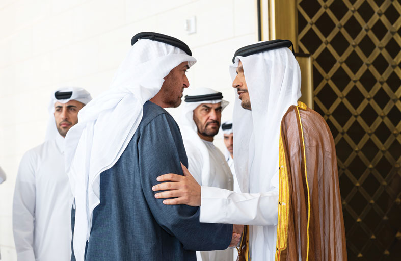 رئيس الدولة يقدم التعازي إلى أمير قطر بوفاة الشيخ حمد بن خليفة آل ثاني 